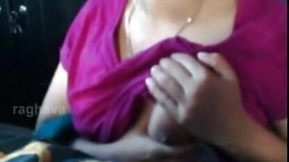 डार्सी टायलर से पता चलता है बंद उसके भावपूर्ण सेक्सी मूवी एचडी हिंदी नकली स्तन सड़क पर