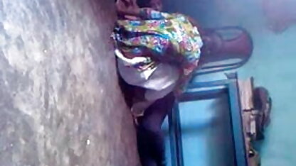 लड़की हार्ड रॉक सेक्सी बीएफ वीडियो मूवी में उसकी पीठ के साथ प्लास्टिक और असली बटन
